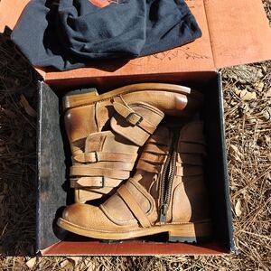 Freebird Black and Tan Box